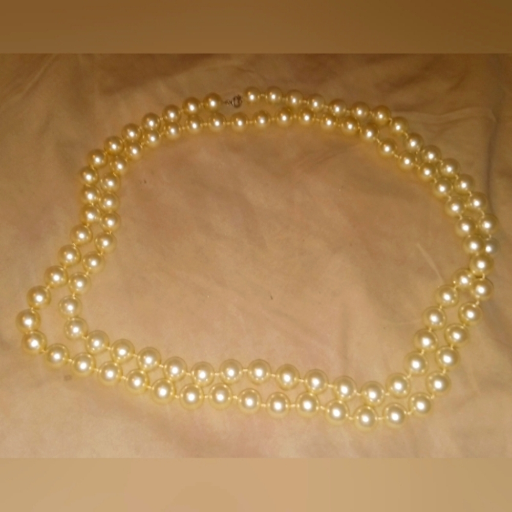 Vintage cream faux pearl necklace